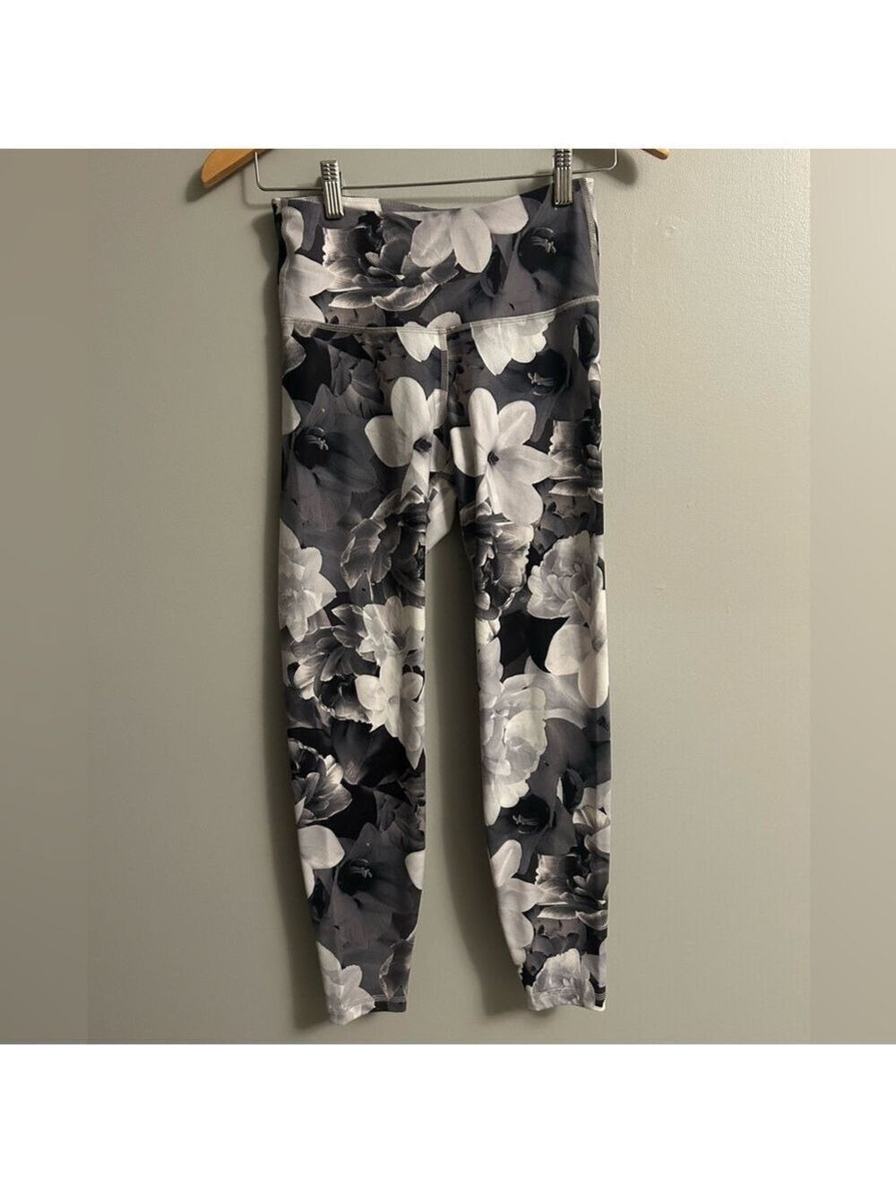 Old Navy Black and White Floral Leggings